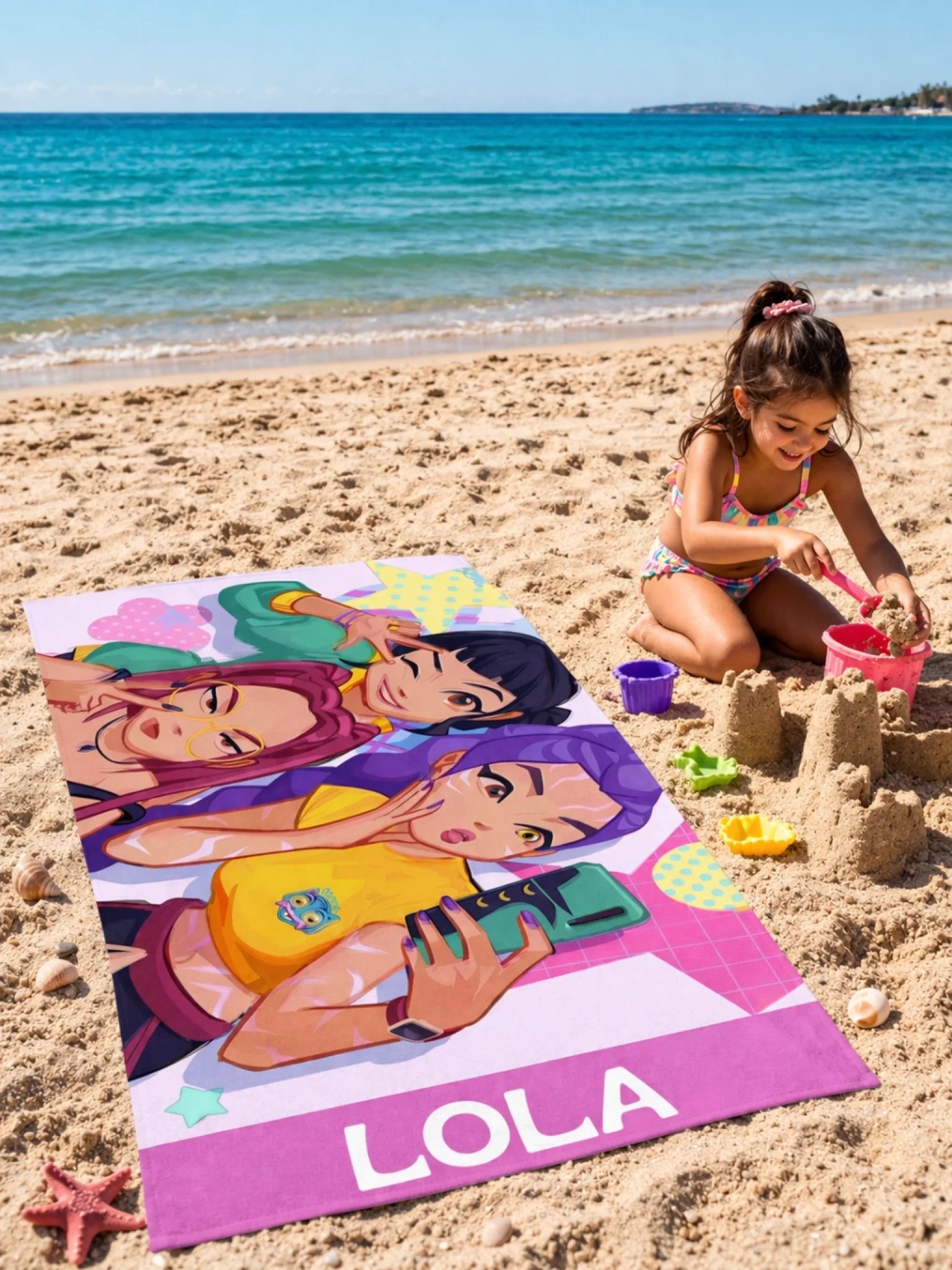 Plage ensoleillée et jeux de sable