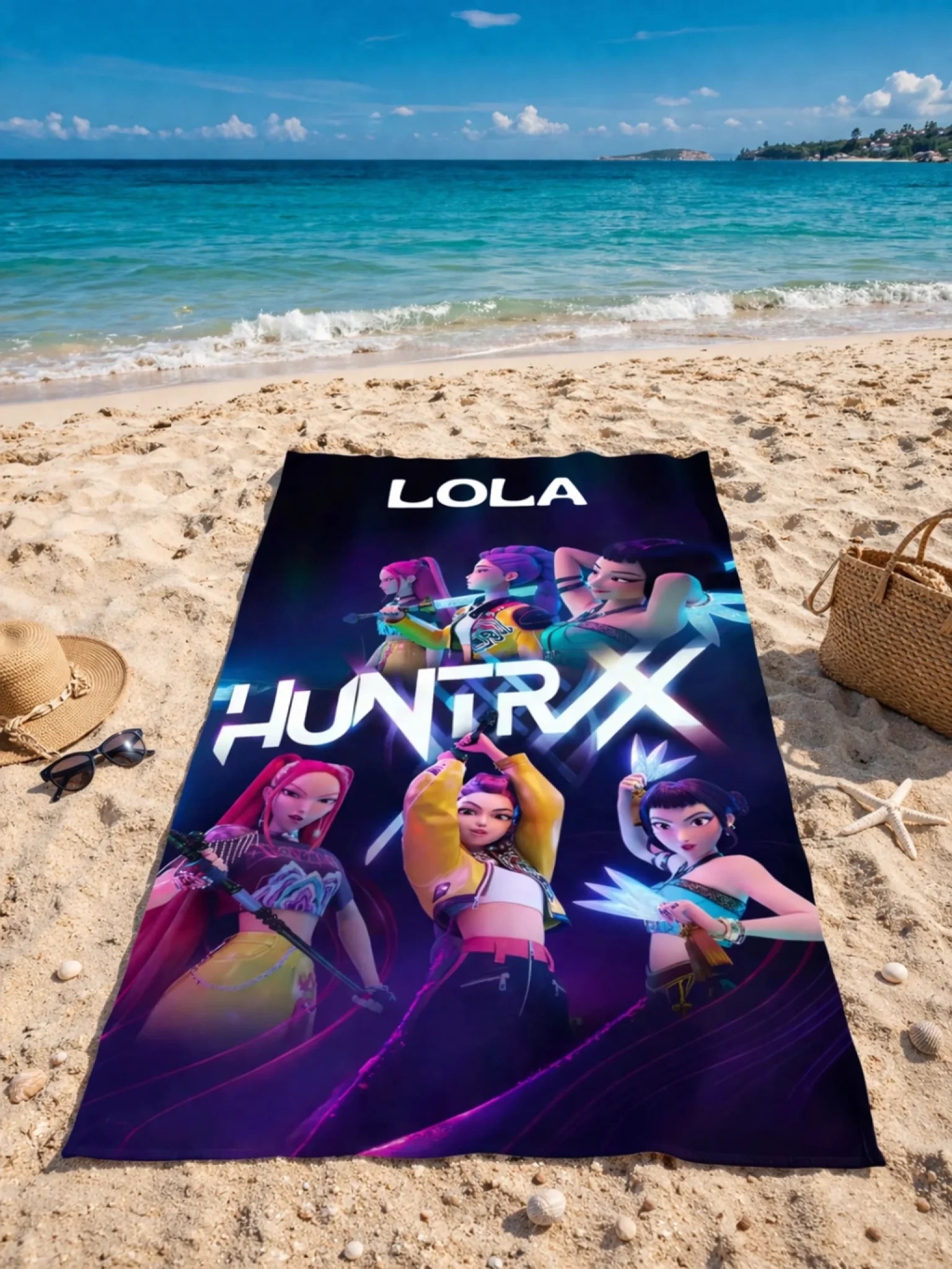 Plage ensoleillée et art futuriste