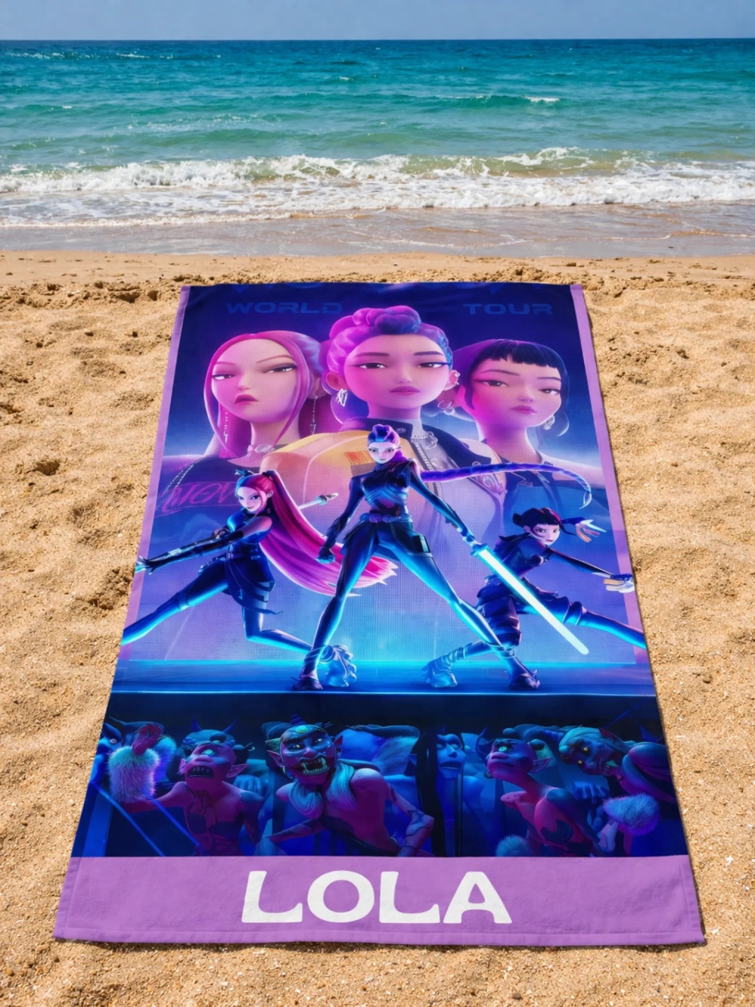 Serviette stylisée sur plage ensoleillée