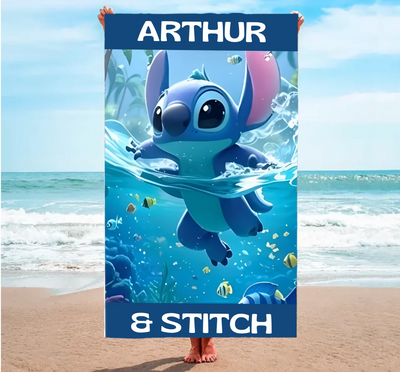 Serviette de plage STITCH dans l'eau